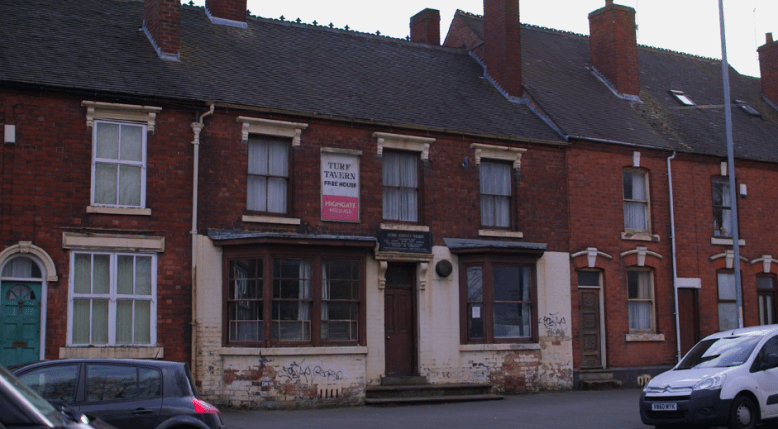 Outside shot of The Turf Tavern pub 2016